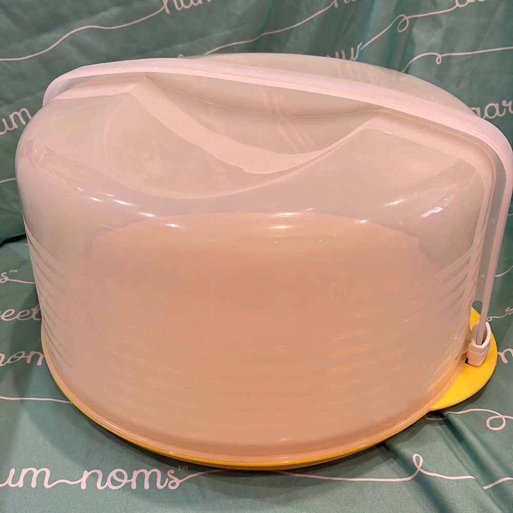 Tupperware 12” Round Cake Taker